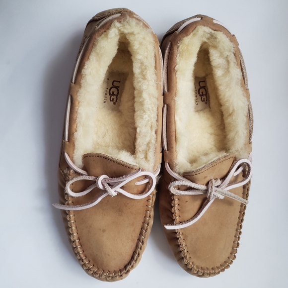 UGG Women's Dakota Moccasin Slippers Size 38  7 US - Picture 5 of 10